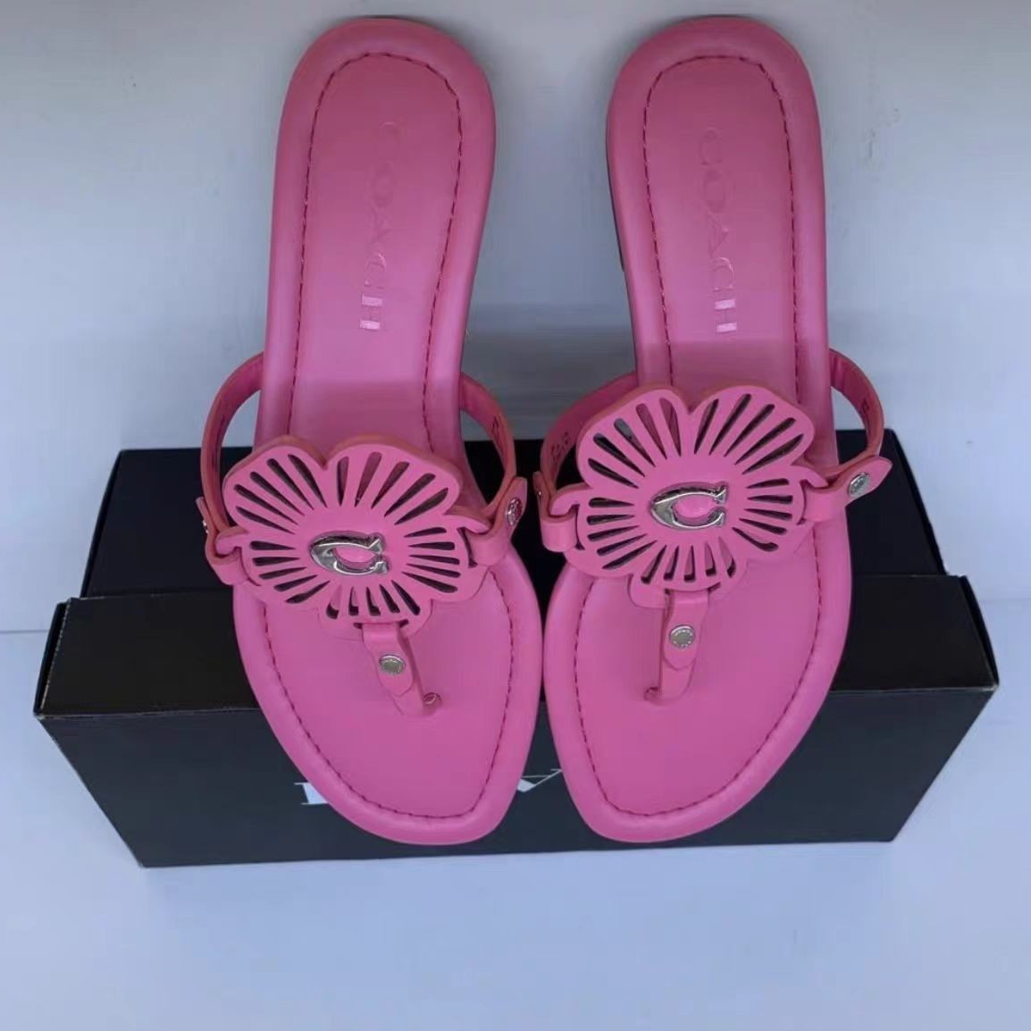 COA cross-border e-commerce temperament simple lace fashion anti slip flat bottom women's summer versatile wearing flip flops