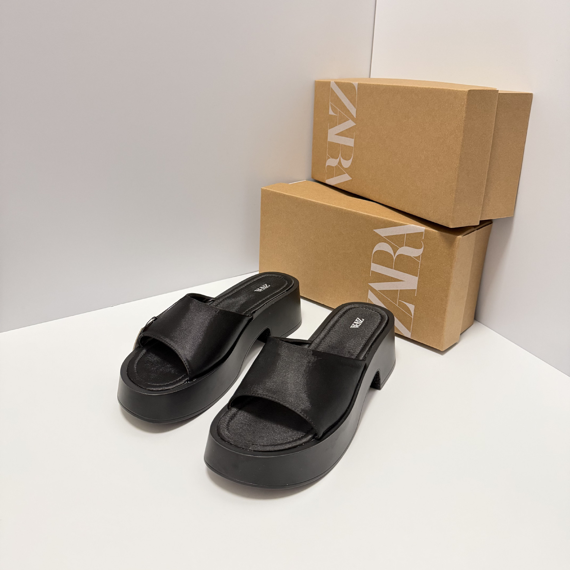 ZA2025 Autumn Spain New Round Head Silk Black One Word Strap with Exposed Toes Thick Bottom Rear Air Cool Slippers for Women