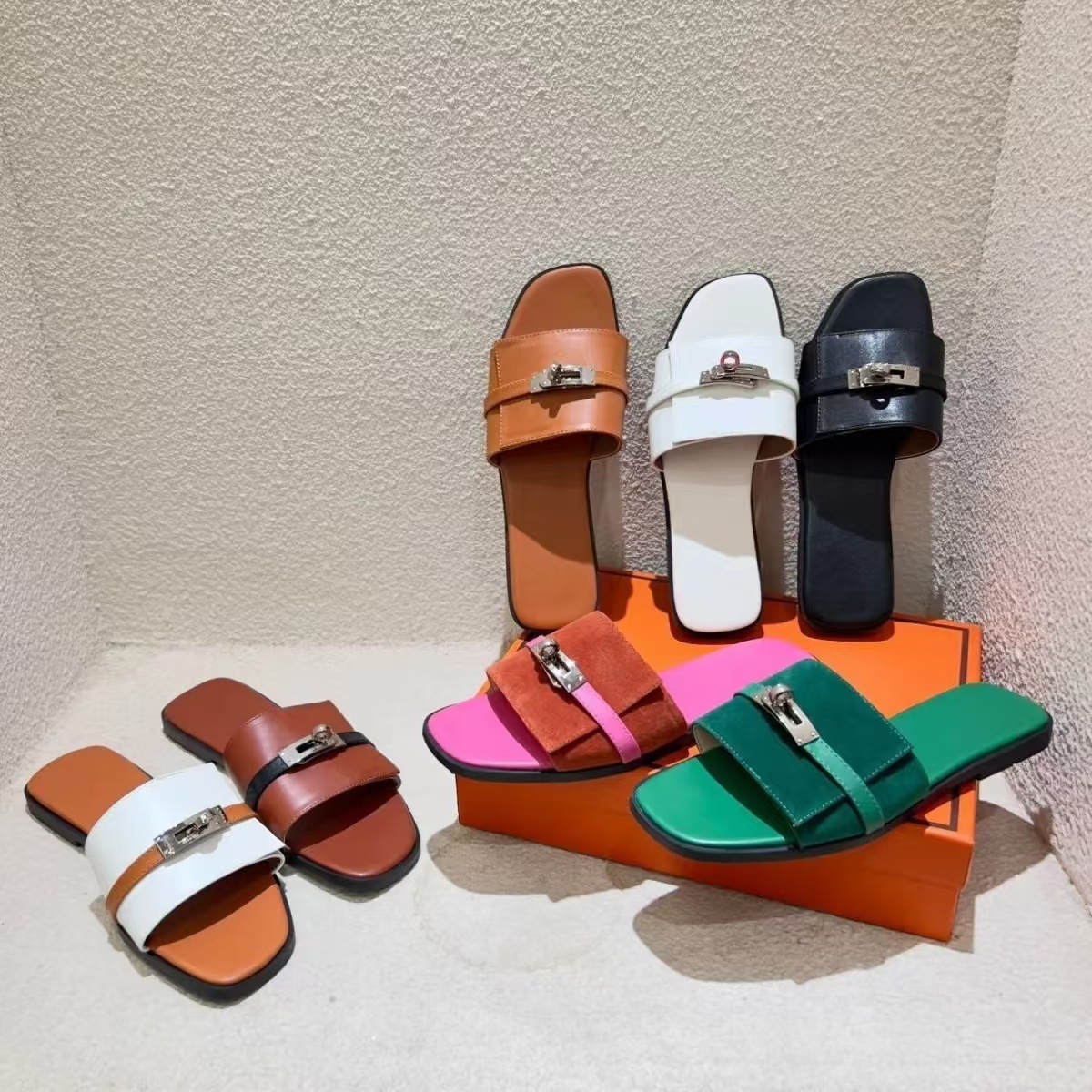 2024 summer new versatile one-piece slippers with French retro suede, metal small silver buckle flat bottom slippers for women