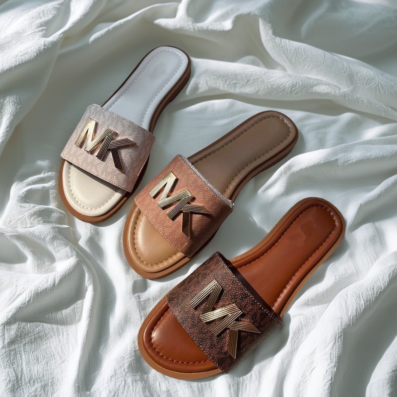 New retro niche letter sandals for women's summer outdoor wear in foreign trade 2025, featuring a flat bottomed single word beach slipper