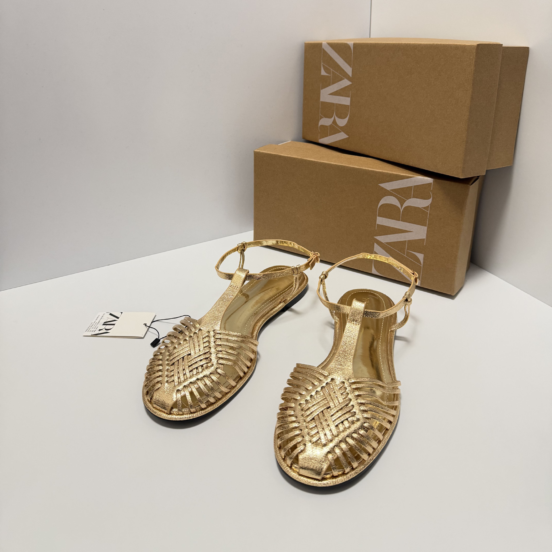 ZA2026 new retro round toe flat Roman shoes with woven hollow out buckle and fashionable toe cap sandals
