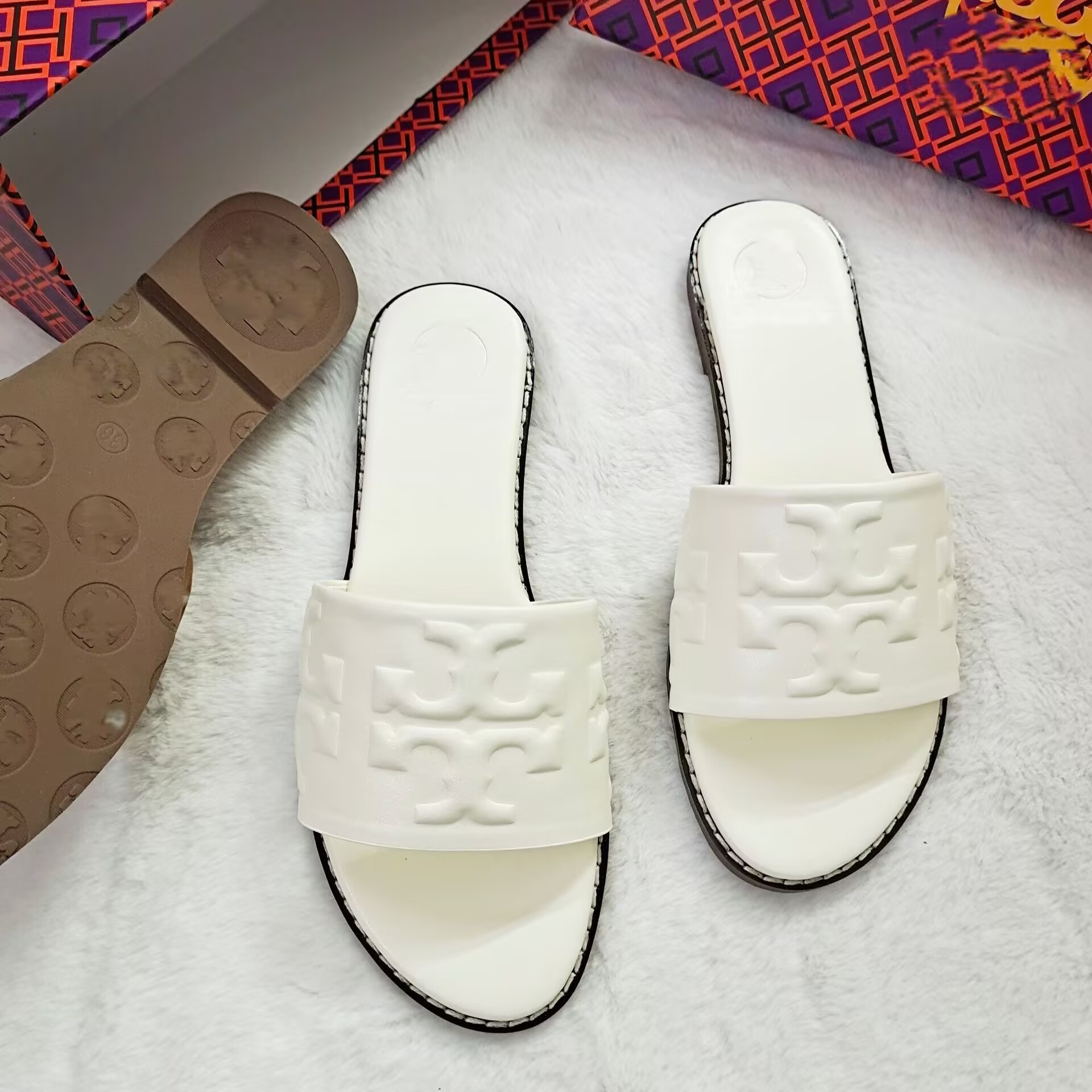 Cross border foreign trade, beach leisure, daily beach wear, versatile slippers for women, portable and fashionable in summer