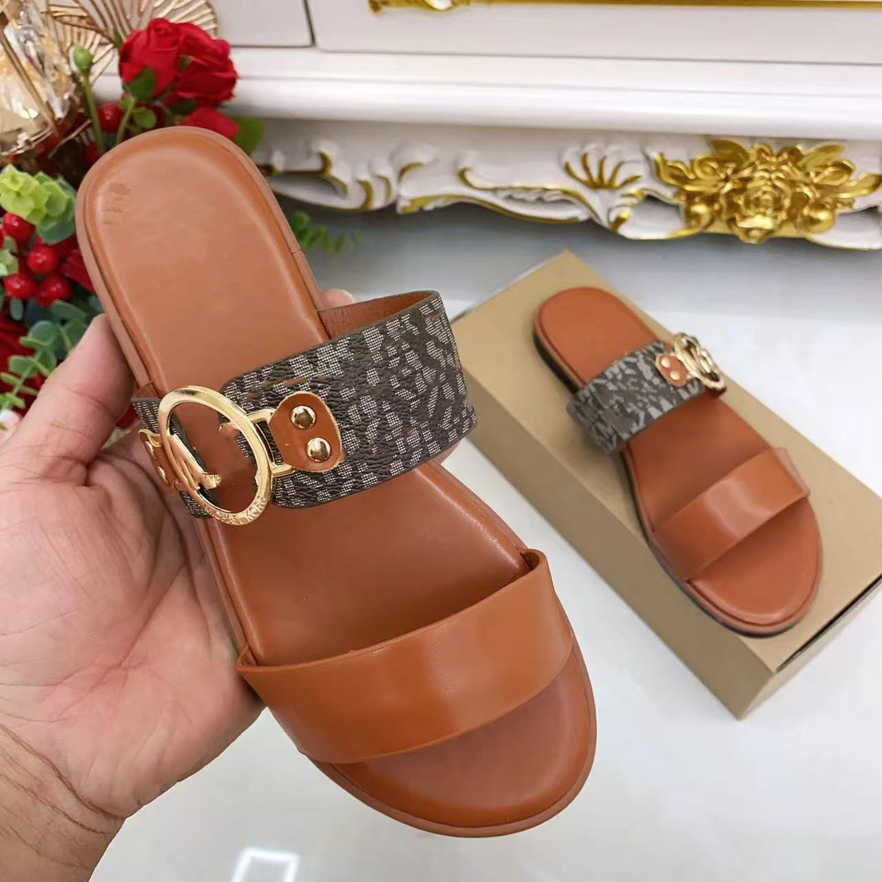 M's new vintage metal buckle flat slippers are versatile women's shoes slippers