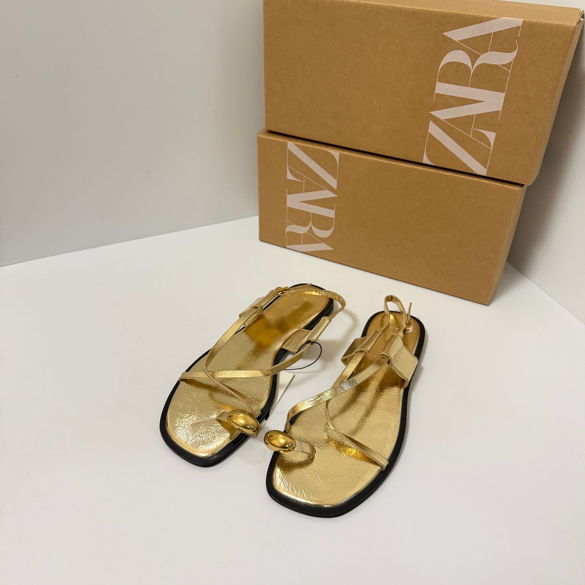 ZA new product 2026 summer square toe flat sandals for women with cross straps for casual outdoor wear, beach shoes, fashion sandals