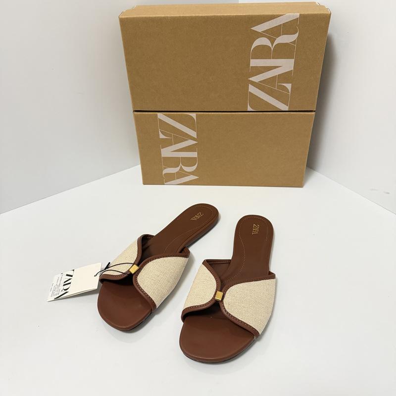 ZA2026 new flat bottomed sandals for women, brown with exposed toe buckle decoration, worn on the beach, beach sandals, cross-border in stock