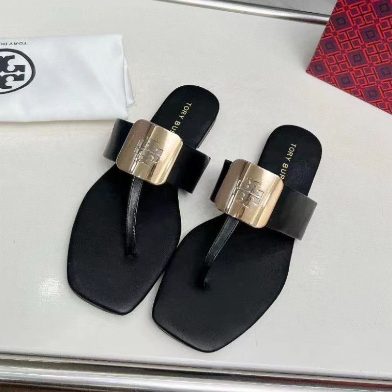 Foreign trade herringbone cool slippers for women's outdoor wear 2025 new style niche metal clip on foot flat shoes beach straight drag