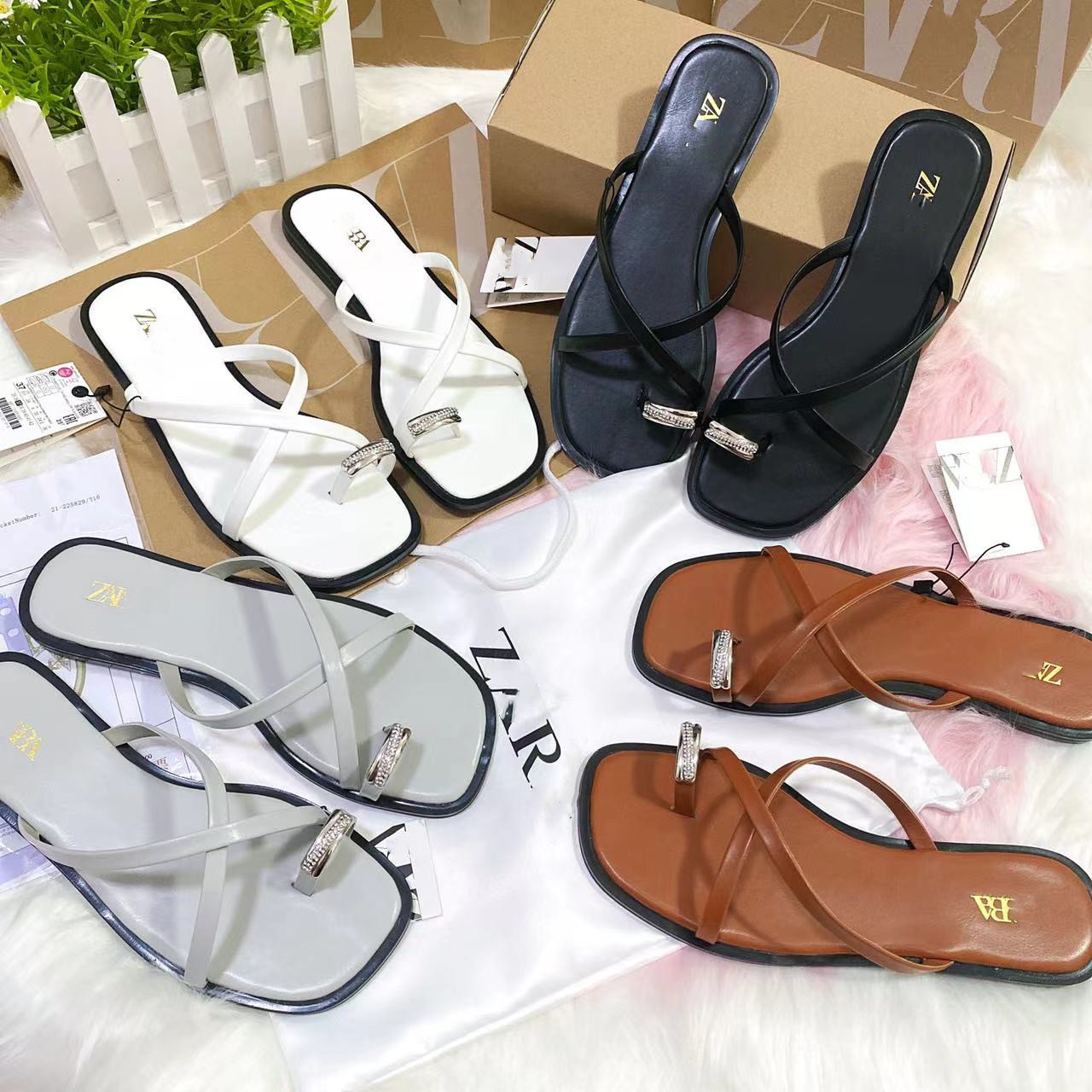 ZA2025 Summer New Flat Slippers for Women, Versatile and Comfortable, Non slip, Straightened Sandals