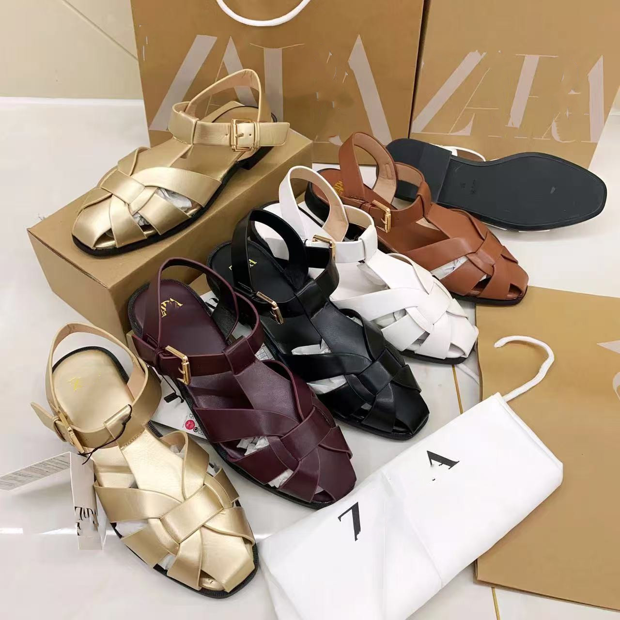 2025 Korean woven flat Roman sandals for women's summer, new style with toe cap and back strap for women's sandals