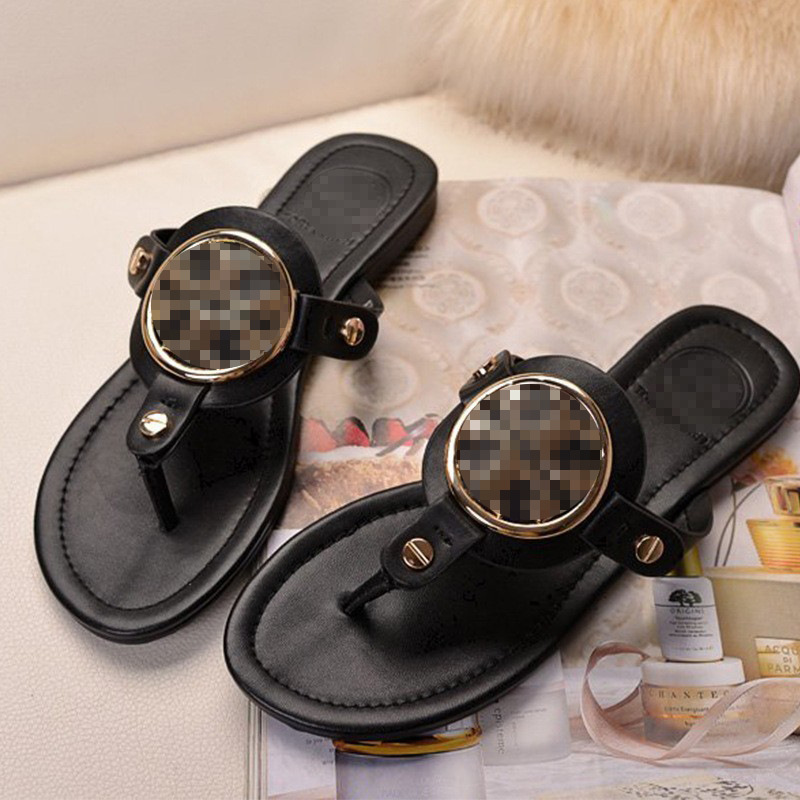 Slippers for women in summer, fashionable beach wear, European and American clip on leather flip flops, foreign trade large size flat bottomed clip on toe sandals