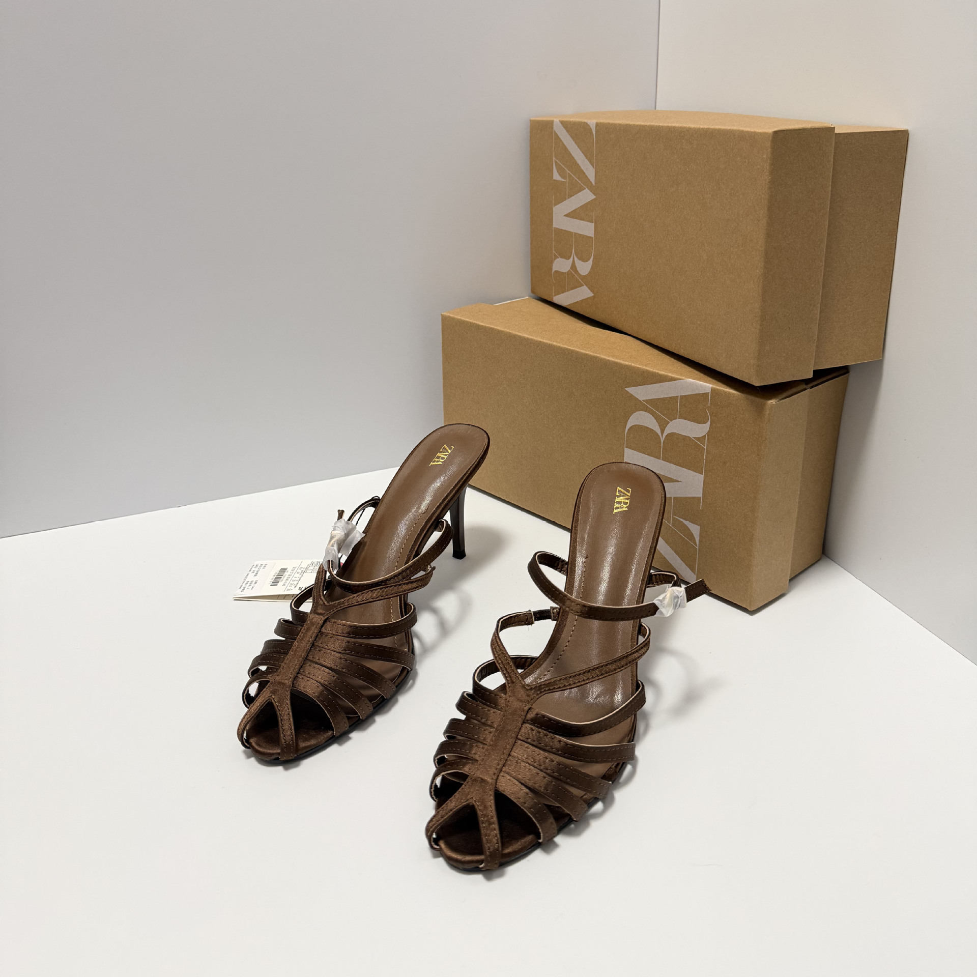 ZA2025 Autumn New Knitted Retro Style Hollow High Heels, Fashionable and Western Style, Stiletto High Heels, Open toed Roman Sandals for Women