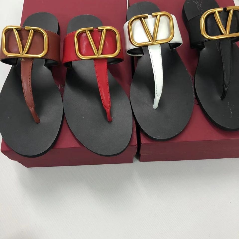 2023 new flat bottomed low heel clip on button slippers flip flops plus size women's sandals beach shoes fashionable outerwear