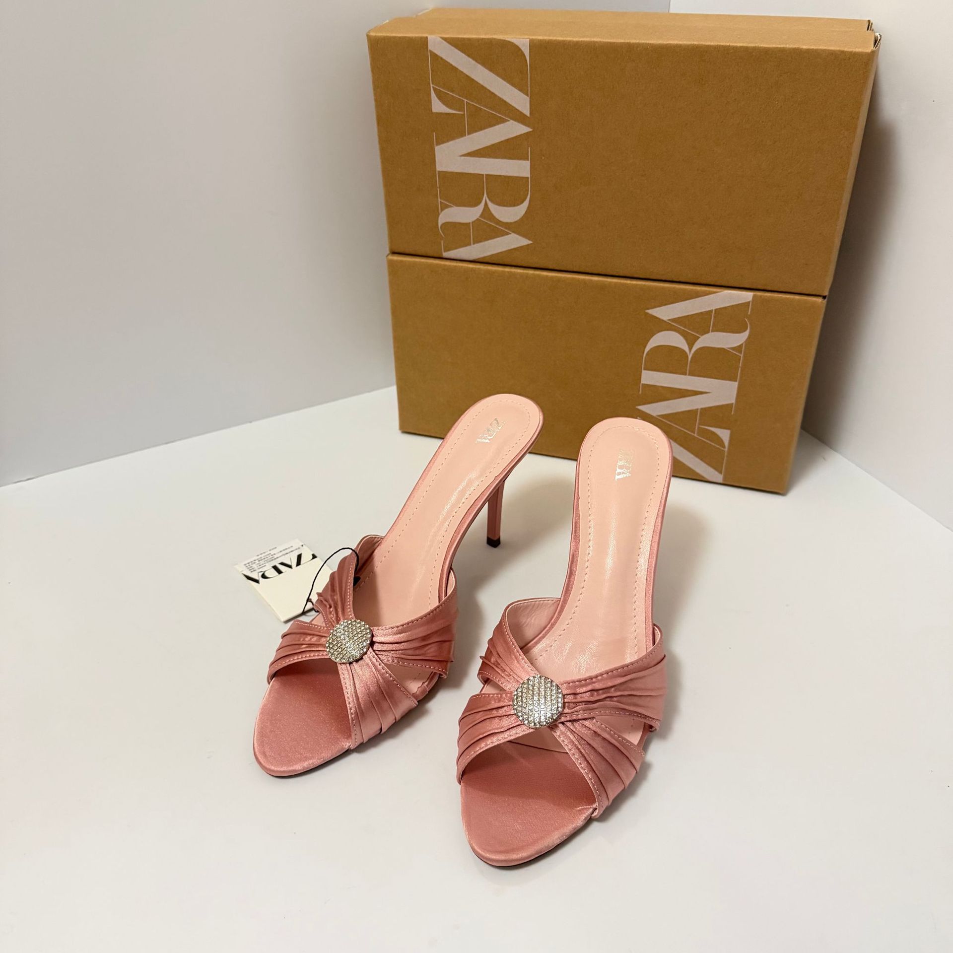 ZA2026 summer new pointed rhinestone metal buckle pleated high heels, slim heels, exposed toe sandals for women