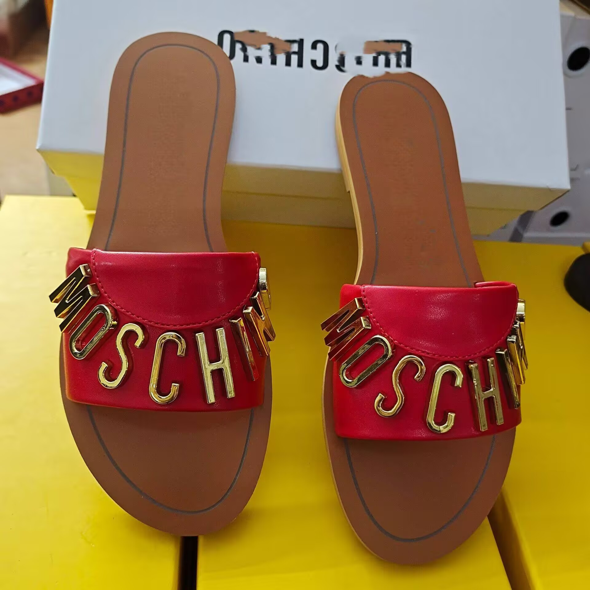 Fashionable women's slippers, summer slippers, simple exterior shoes, versatile beach and beach shoes, daily e-commerce, foreign trade, one-piece slippers