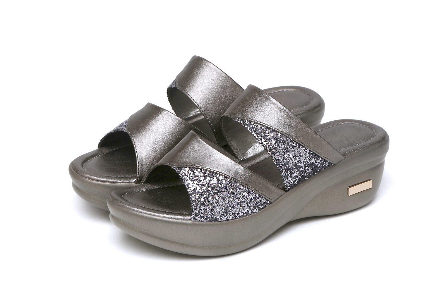 Cool slippers for women in summer, fashionable 2022 new style, thick soled sponge cake slope, easy to match with women, fish mouth glitter slippers for women Cool slippers for women in summer, fashionable 2022 new style, thick soled sponge cake slope, easy to match with women, fish mouth glitter slippers for women