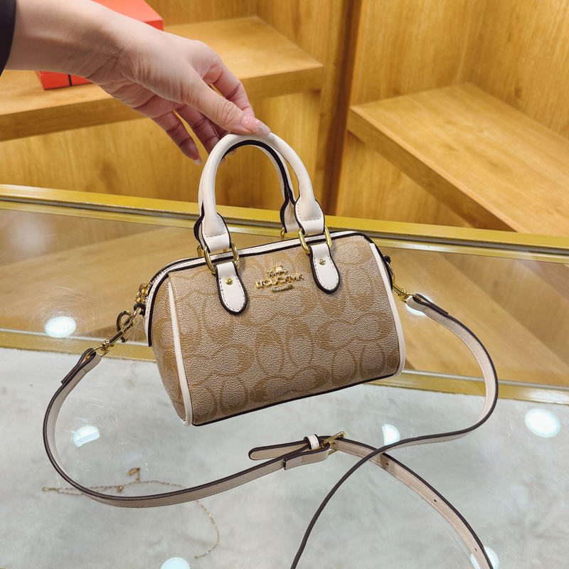 Wholesale of popular foreign trade items, new high-quality shoulder bags, 2026 trendy classic crossbody bags, pillow bags, women's bags