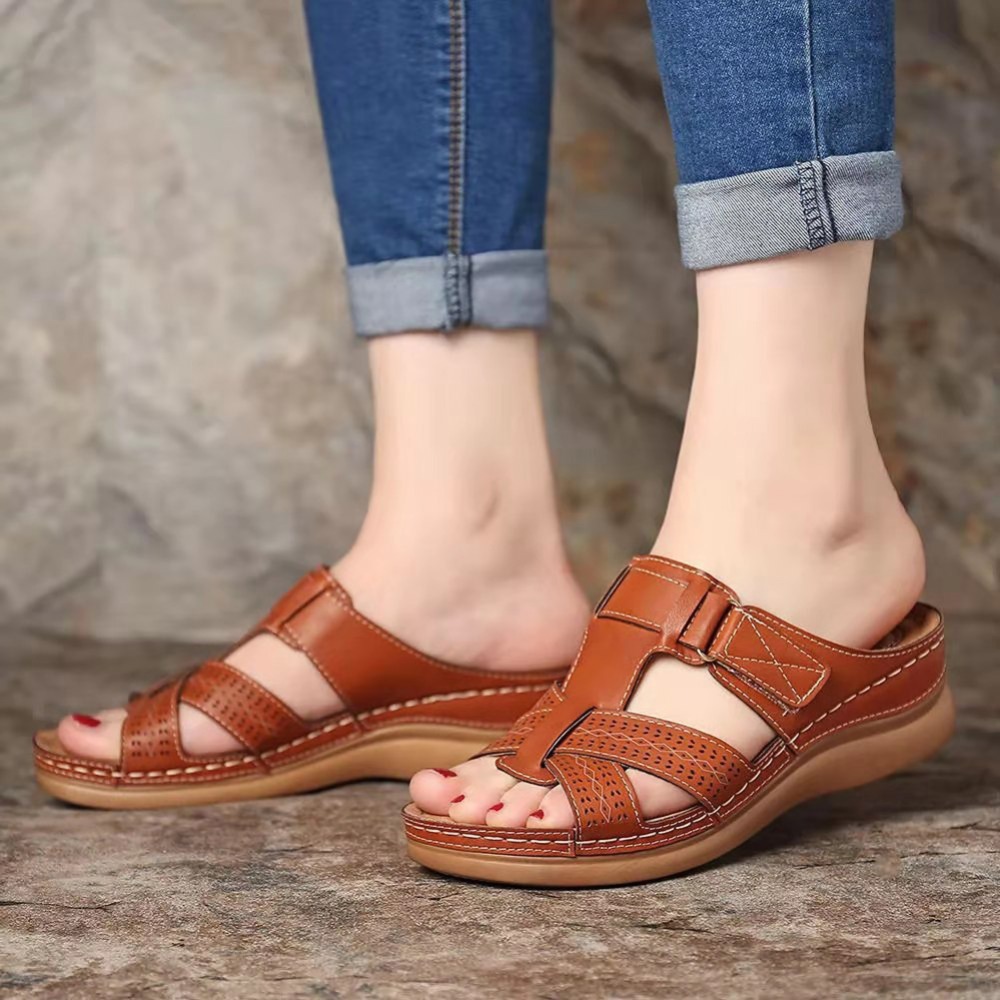 Amazon foreign trade plus size summer casual retro slope heel thick sole sewn shoe leather one line women's sandals