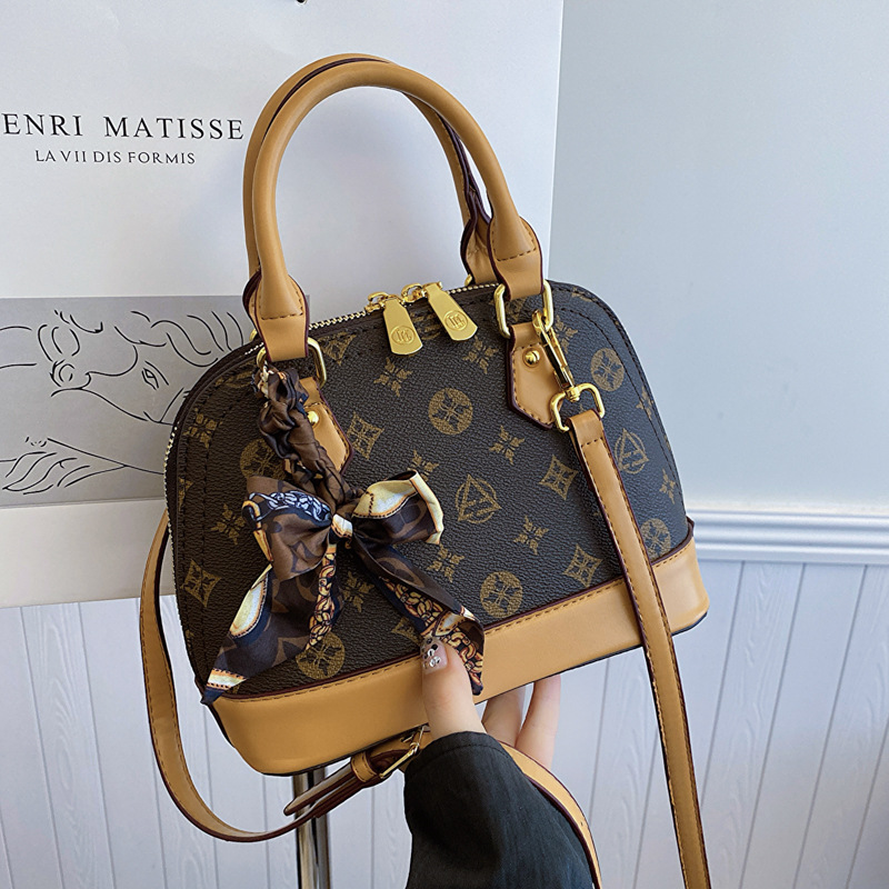 Advanced handbag for women 2026 new European and American retro printed shell bag versatile classic single shoulder handbag for women