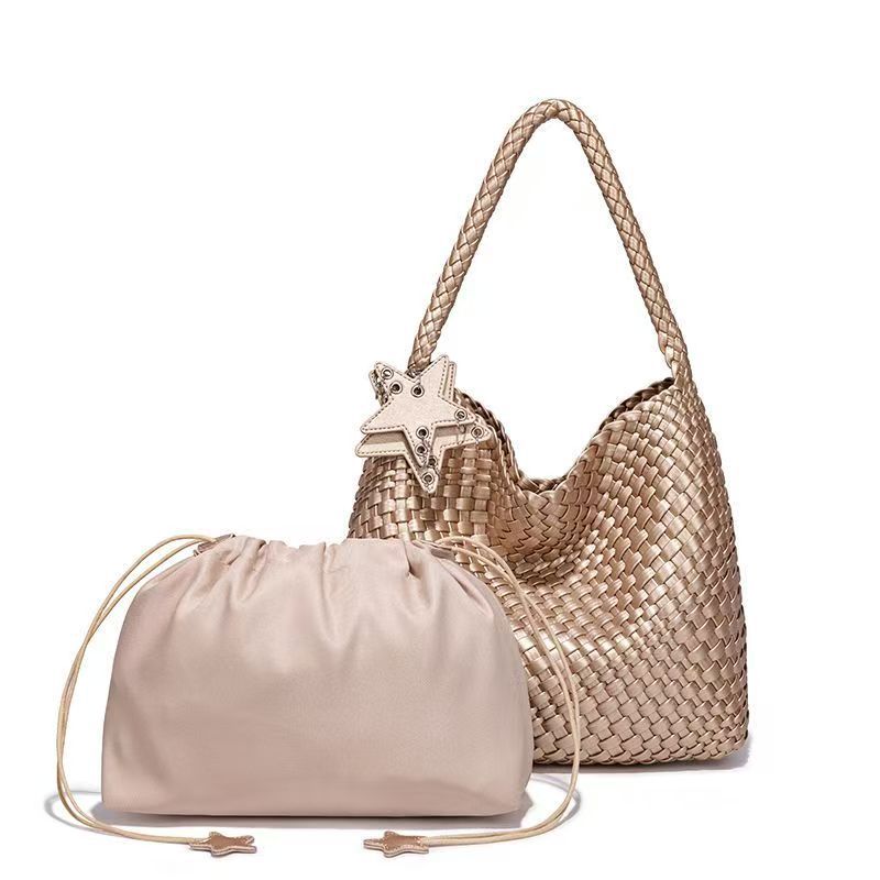 Gun gun new handmade woven women's bag shoulder bag simple large capacity tote bag Korean version commuting mother and child bag