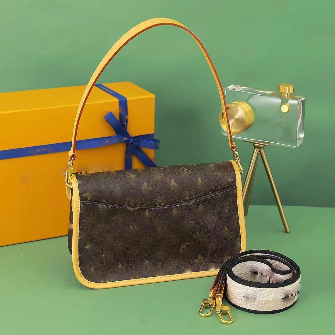 High quality 2025 new mini French stick old flower trendy small square bag, fashionable and versatile under the armpit, western-style single shoulder crossbody bag