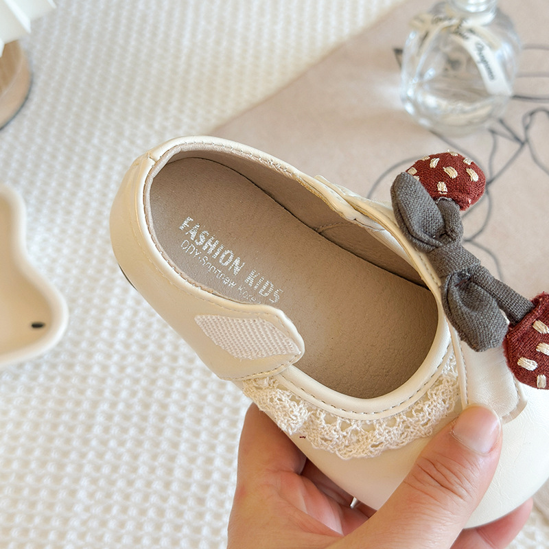 Girl's stylish cute cartoon bow princess shoes 2026 Spring and Autumn new children's walking shoes, children's leather shoes Girl's stylish cute cartoon bow princess shoes 2026 Spring and Autumn new children's walking shoes, children's leather shoes
