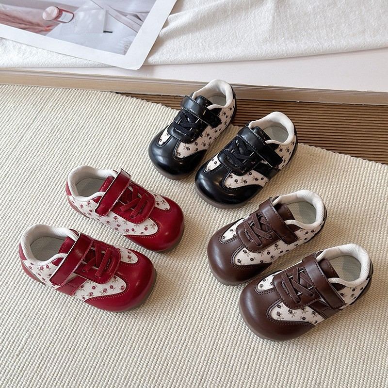 Children's walking shoes 2026 new spring and autumn sports shoes for young children, casual board shoes for girls, white shoes with soft soles for babies
