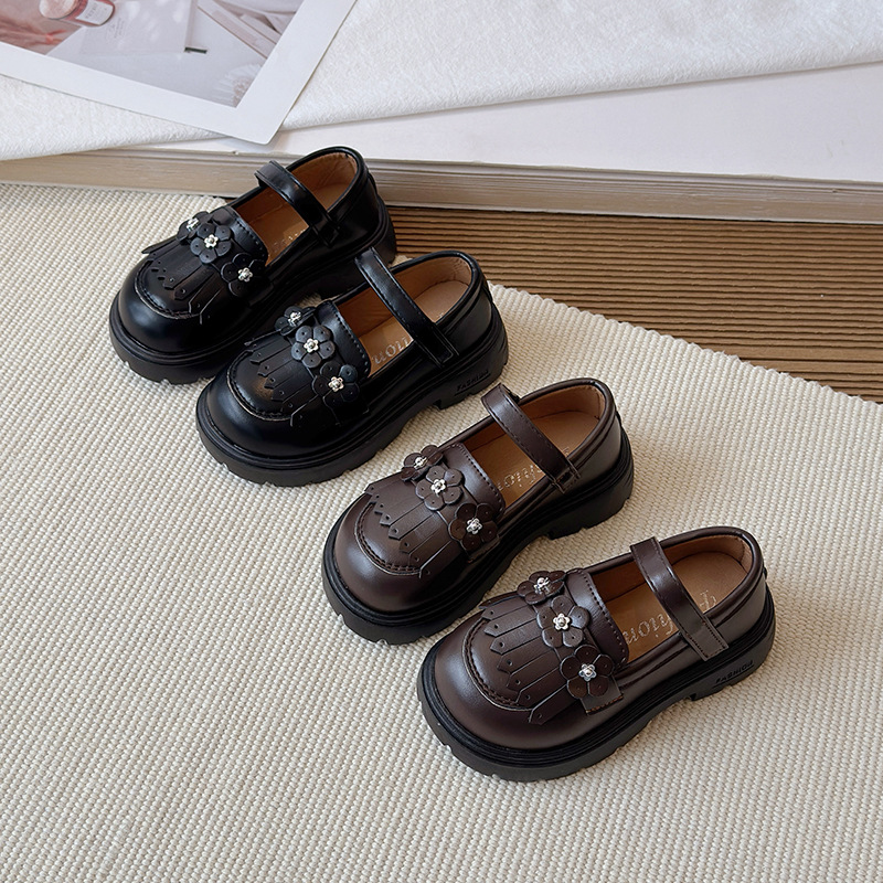 Children's small leather shoes 2026 spring new item for baby girls, pearl bow princess shoes, medium and large children's soft soled children's single shoes