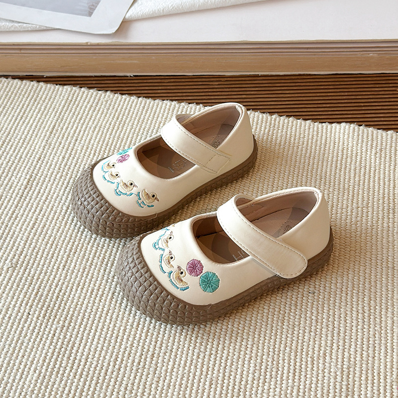 Children's walking shoes for autumn 2026, new styles for baby girls with Velcro embroidered princess shoes, soft soled single shoes for babies Children's walking shoes for autumn 2026, new styles for baby girls with Velcro embroidered princess shoes, soft soled single shoes for babies