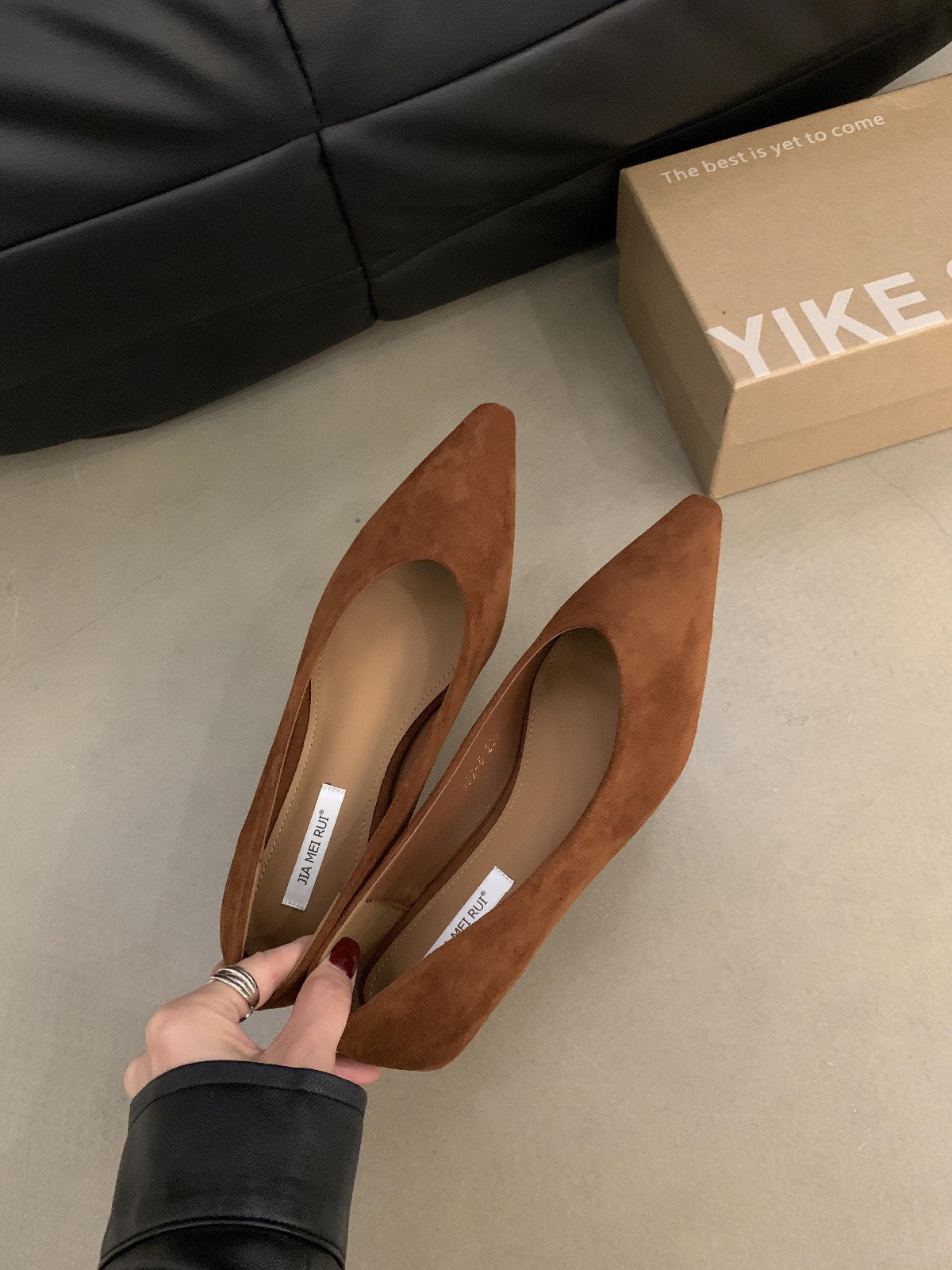 Retro low heel pointed shallow mouth single shoe women's shoes 2025 new spring and autumn suede temperament one foot commuting shoes Retro low heel pointed shallow mouth single shoe women's shoes 2025 new spring and autumn suede temperament one foot commuting shoes