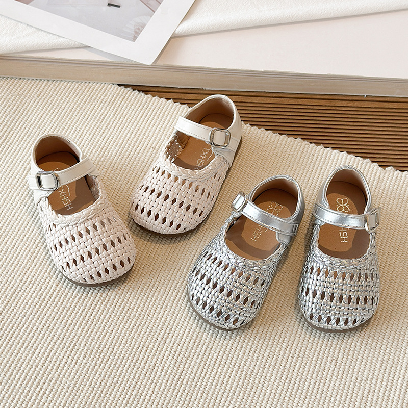 Children's Fashion Knitted Sandals Summer 2026 Girls' Lace Princess Knitted Hollow Sandals Children's Shoe Trend