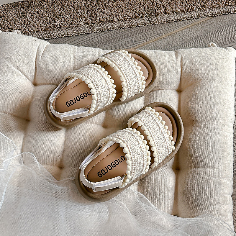 Girls' Sandals 2026 Summer New Ethnic Style Sandals Fashion Casual Soft Bottom Children's and Students' Retro Beach Shoes Girls' Sandals 2026 Summer New Ethnic Style Sandals Fashion Casual Soft Bottom Children's and Students' Retro Beach Shoes