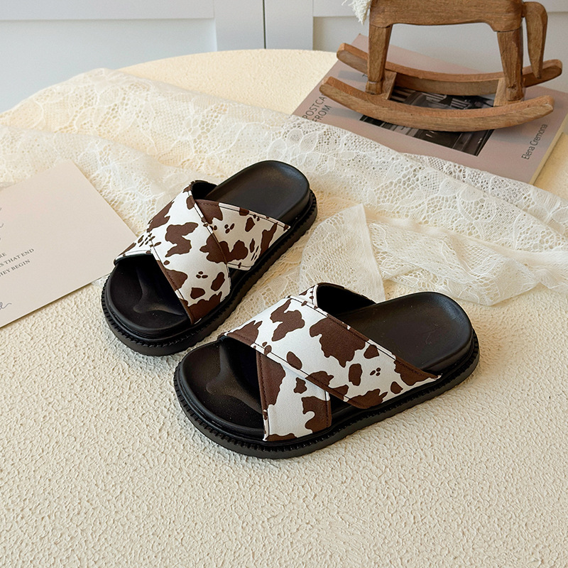 Children's slippers 2026 summer new style fashionable little girls' outdoor slippers medium and large children's soft bottom anti slip beach slippers Children's slippers 2026 summer new style fashionable little girls' outdoor slippers medium and large children's soft bottom anti slip beach slippers
