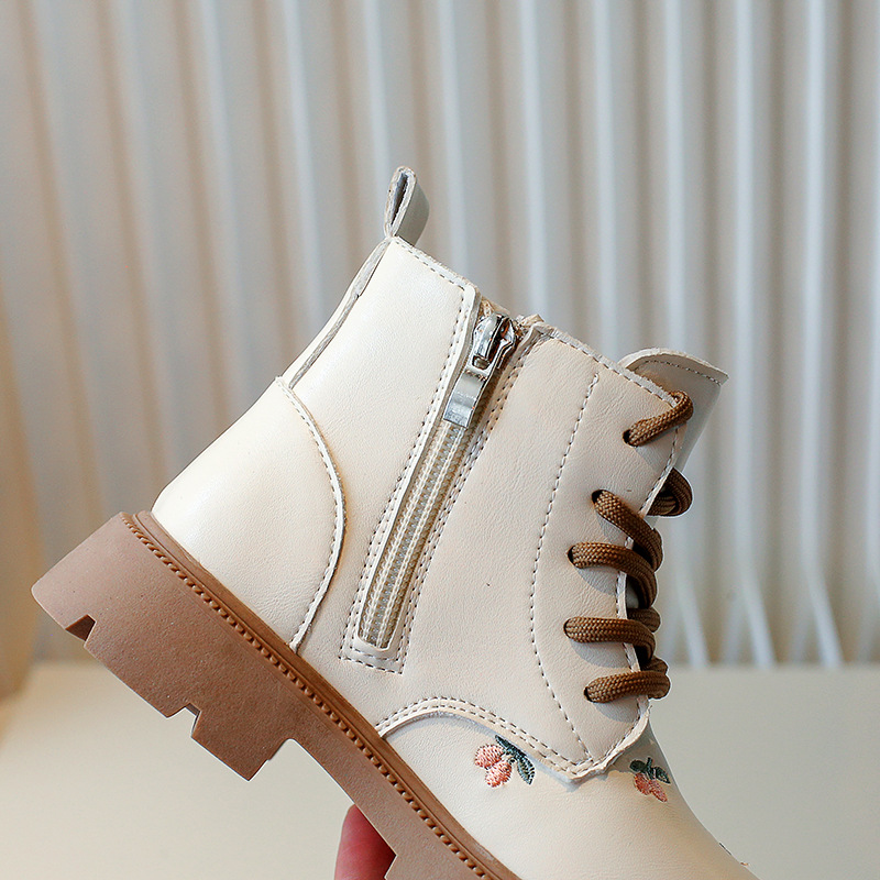 Girls' Martin boots, 2026 autumn and winter new item, fashionable embroidered princess boots for little girls, baby soft soled children's short boots Girls' Martin boots, 2026 autumn and winter new item, fashionable embroidered princess boots for little girls, baby soft soled children's short boots