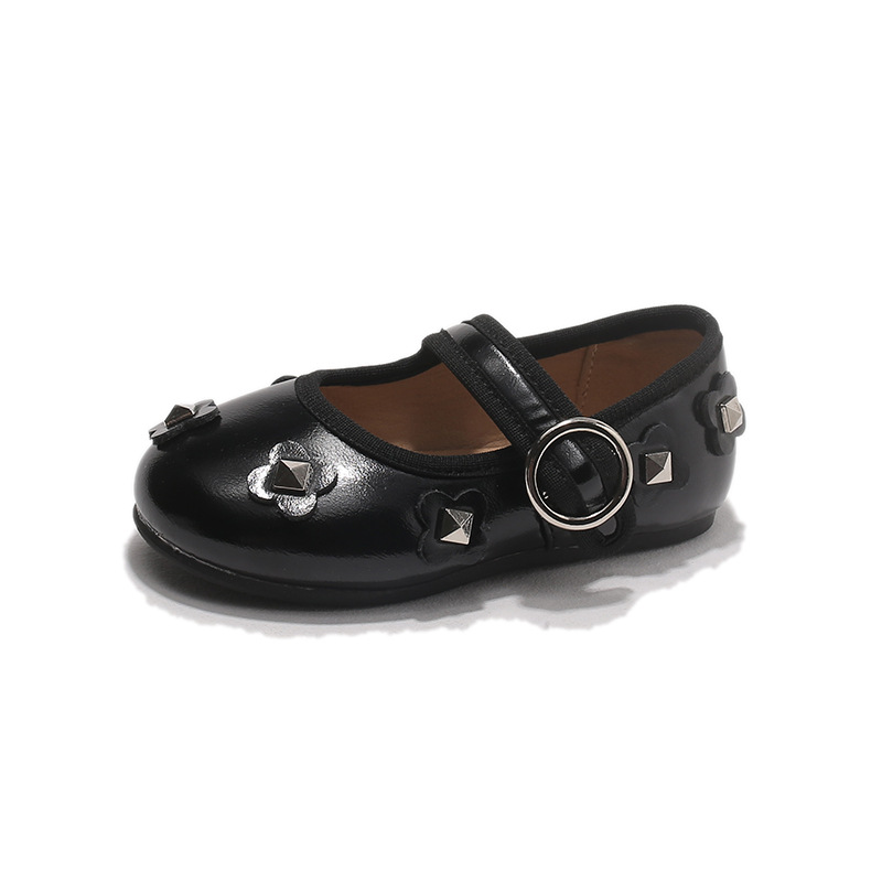 Girls' flat bottomed shallow mouth silver single shoes 2026 new spring/summer dress Mary Jane shoes gentle evening small leather shoes Girls' flat bottomed shallow mouth silver single shoes 2026 new spring/summer dress Mary Jane shoes gentle evening small leather shoes