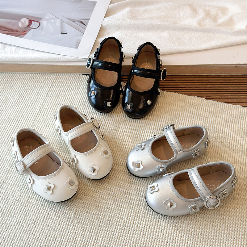 Girls' flat bottomed shallow mouth silver single shoes 2026 new spring/summer dress Mary Jane shoes gentle evening small leather shoes