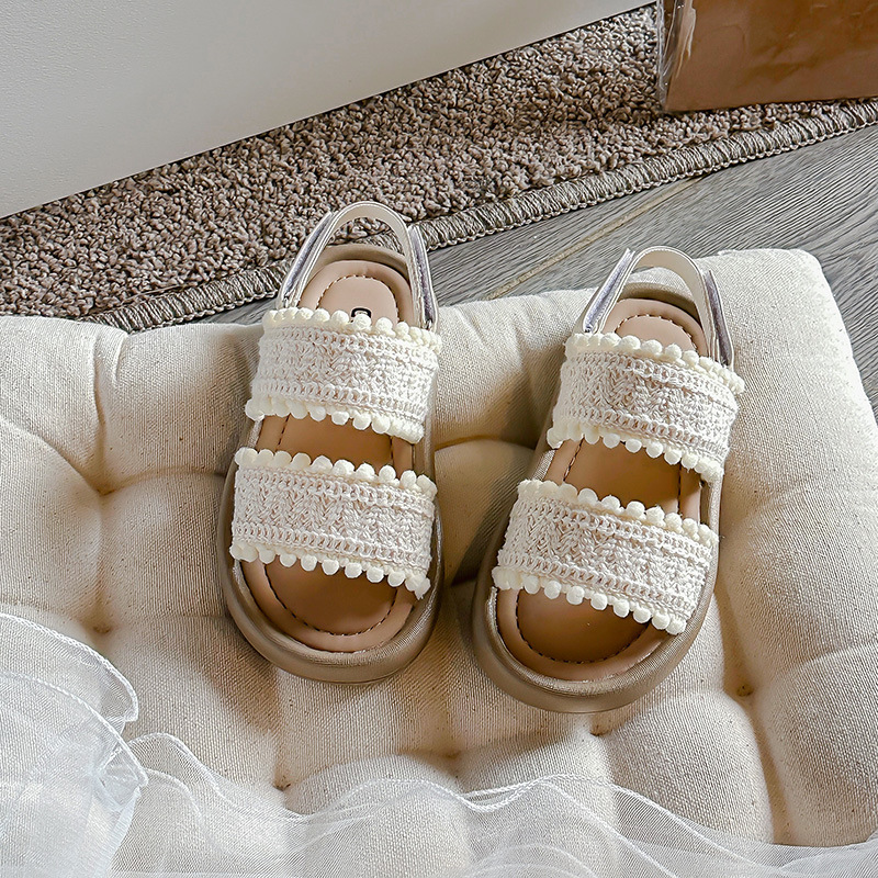 Girls' Sandals 2026 Summer New Ethnic Style Sandals Fashion Casual Soft Bottom Children's and Students' Retro Beach Shoes Girls' Sandals 2026 Summer New Ethnic Style Sandals Fashion Casual Soft Bottom Children's and Students' Retro Beach Shoes