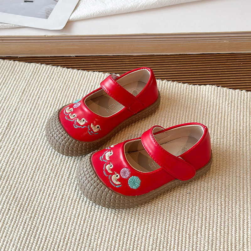 Children's walking shoes for autumn 2026, new styles for baby girls with Velcro embroidered princess shoes, soft soled single shoes for babies Children's walking shoes for autumn 2026, new styles for baby girls with Velcro embroidered princess shoes, soft soled single shoes for babies