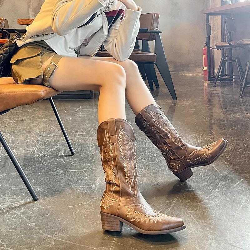 Rivet Western Cowboy Boots for Women 2025 Summer Retro Embroidered V-Mouth Pointed Brown Long Barrel Boots Thick Heel Knight Boots