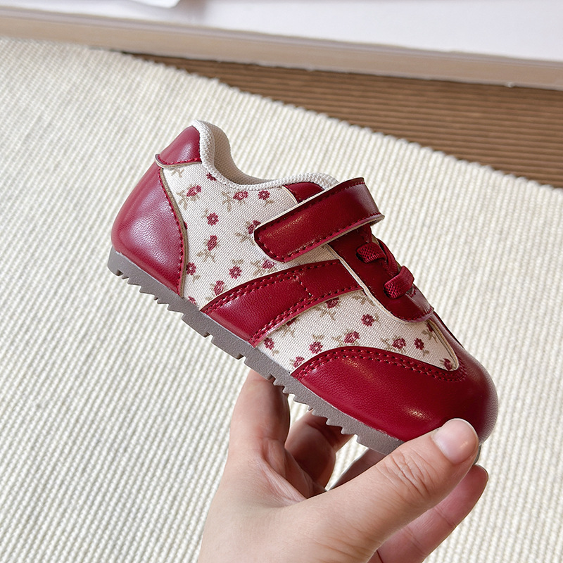 Children's walking shoes 2026 new spring and autumn sports shoes for young children, casual board shoes for girls, white shoes with soft soles for babies Children's walking shoes 2026 new spring and autumn sports shoes for young children, casual board shoes for girls, white shoes with soft soles for babies