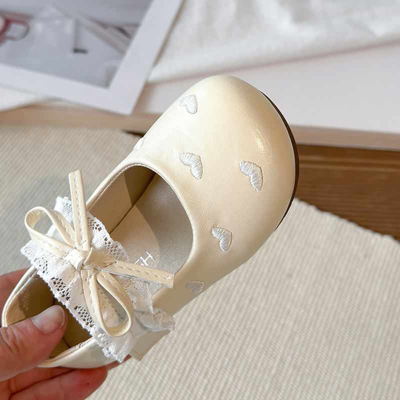 Children's small leather shoes 2026 Spring and Autumn new style girls' lace lace single shoes baby soft sole anti slip fashionable princess shoes Children's small leather shoes 2026 Spring and Autumn new style girls' lace lace single shoes baby soft sole anti slip fashionable princess shoes
