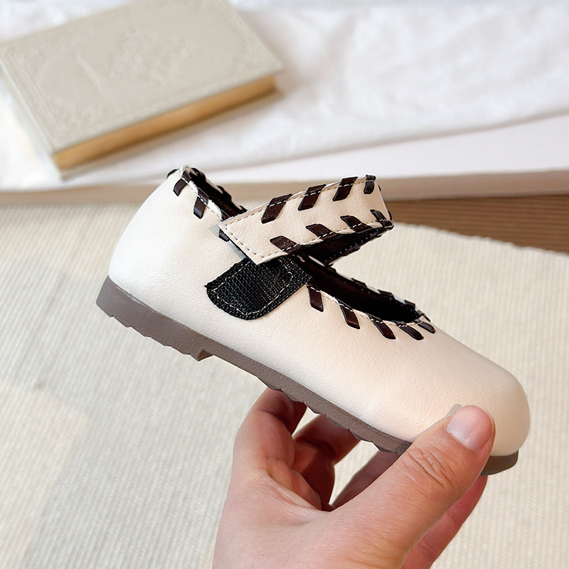 Children's Little Leather Shoes Spring 2026 New Style for Little Girls Fashion Retro Temperament Single Shoes Versatile Flat Princess Shoes Children's Little Leather Shoes Spring 2026 New Style for Little Girls Fashion Retro Temperament Single Shoes Versatile Flat Princess Shoes