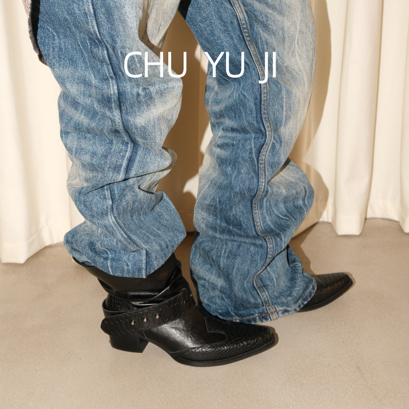 First Encounter Season Wrinkled Western Short Boots Female Look Thin Motorcycle Coarse Heel Black Pointed Riding Boots