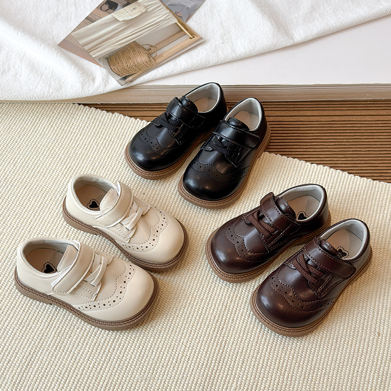 Children's leather shoes for spring and autumn 2026, new baby shoes with soft soles and anti slip properties. Small, medium, and large children's campus soft soled princess shoes are trendy