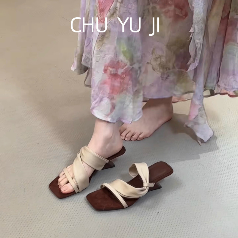 Color blocking retro spicy girl style! Square head suede one-piece with sloping heel slippers for women in summer, Korean version with exposed toes and high heels sandals
