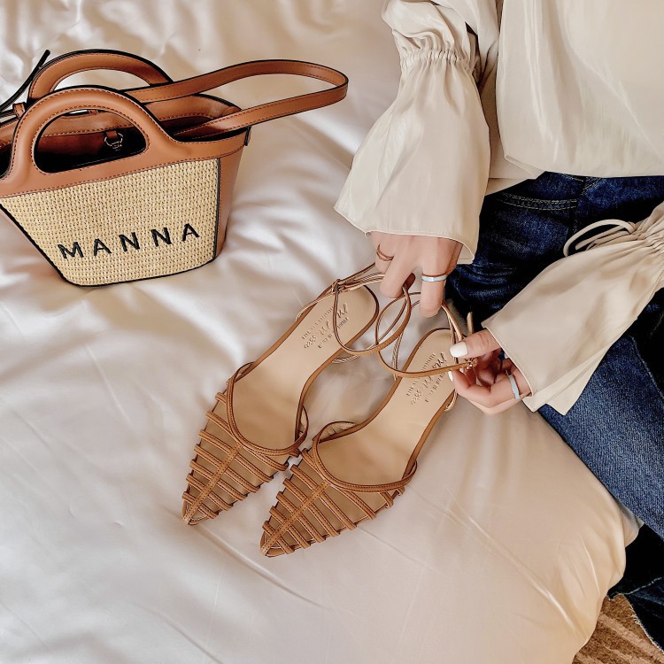 Whoever wears it looks good~Small and high-end sense!! French retro pointed hollow out mid heel thick toe toe fashion sandals
