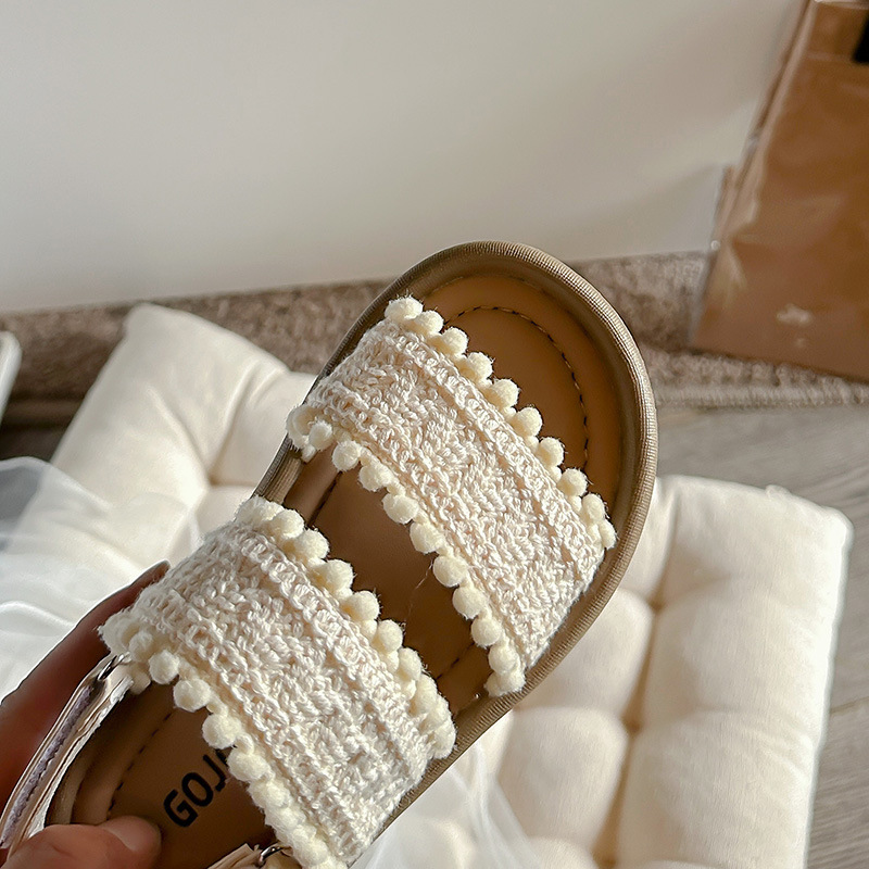 Girls' Sandals 2026 Summer New Ethnic Style Sandals Fashion Casual Soft Bottom Children's and Students' Retro Beach Shoes Girls' Sandals 2026 Summer New Ethnic Style Sandals Fashion Casual Soft Bottom Children's and Students' Retro Beach Shoes