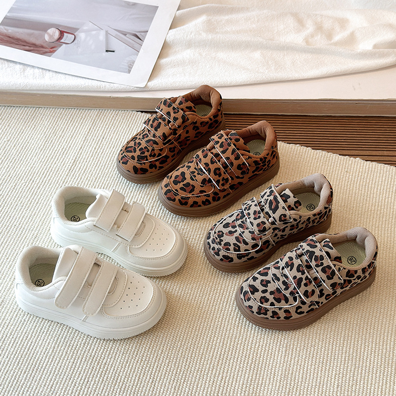 Children's board shoes 2026 autumn Korean version leopard print soft sole Velcro single shoe new retro thick sole versatile casual shoes