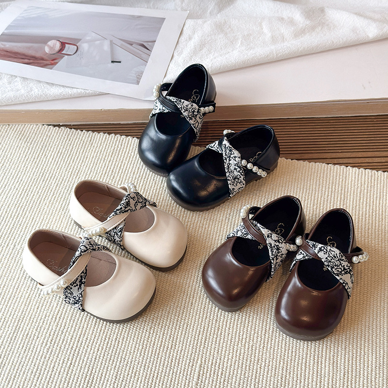Girls' leather shoes 2026 Spring and Autumn new item, little girls' one foot butterfly bow pearl princess shoes, soft soled casual single shoes