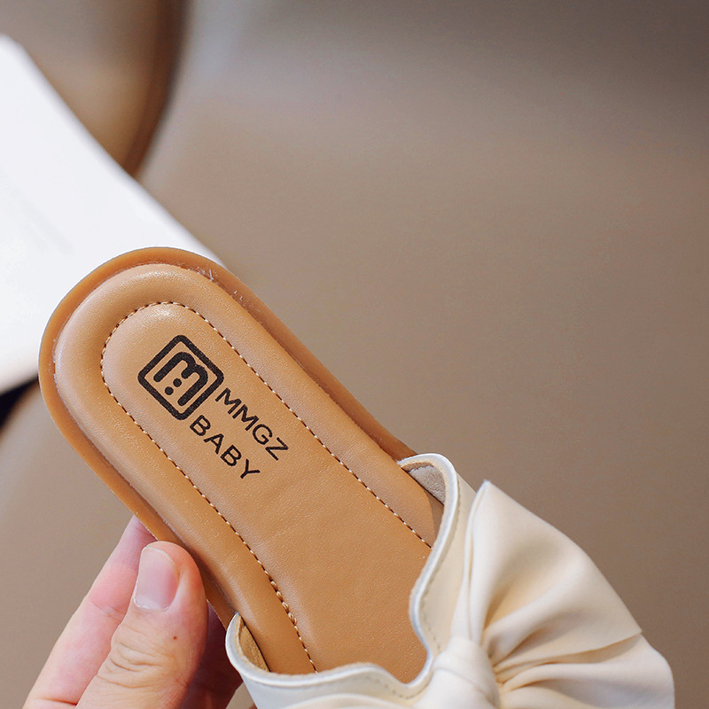 Girls' slippers 2024 summer new Korean version baby bow sandals versatile soft bottom exposed toe sandals for little girls Girls' slippers 2024 summer new Korean version baby bow sandals versatile soft bottom exposed toe sandals for little girls
