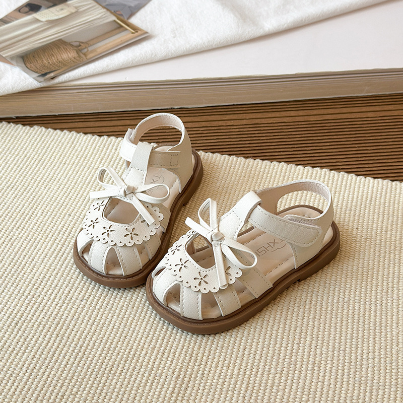 Girls' Sandals 2026 Summer New Style Non slip Breathable Beach Shoes for Children, Soft soled Baotou Beach Sandals for Babies Girls' Sandals 2026 Summer New Style Non slip Breathable Beach Shoes for Children, Soft soled Baotou Beach Sandals for Babies