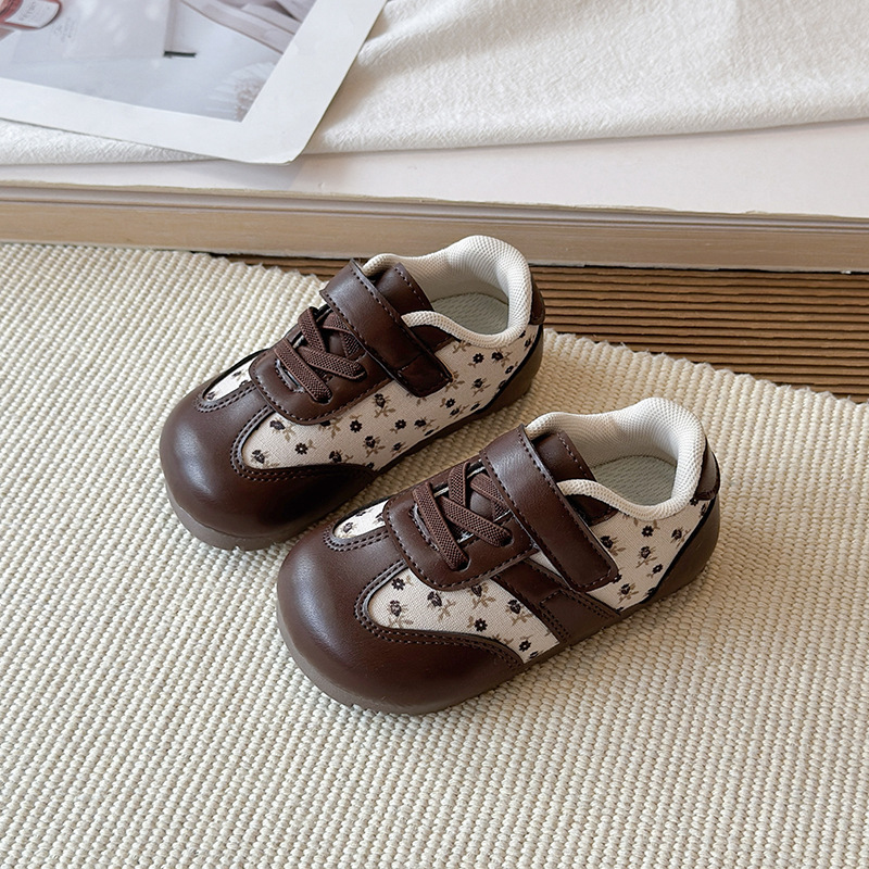 Children's walking shoes 2026 new spring and autumn sports shoes for young children, casual board shoes for girls, white shoes with soft soles for babies Children's walking shoes 2026 new spring and autumn sports shoes for young children, casual board shoes for girls, white shoes with soft soles for babies